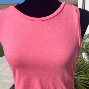 Womens summer dress gently used Size M. Peach in color.